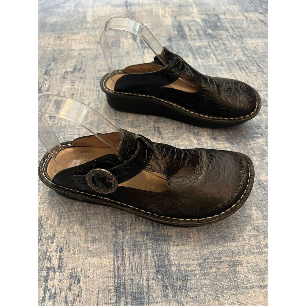 Alegria Classic Black Embossed Rose Clog (Style ALG-531) Size 37 / US Women 7.5 - Picture 2 of 9
